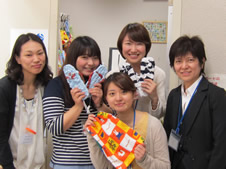 牛込地区担当グループの職員 5人の写真